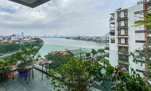 Embassy Lakeside Apartments